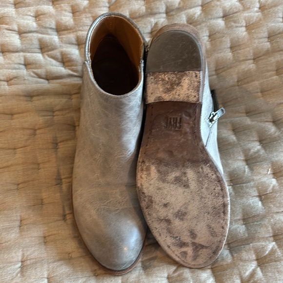 Beautiful gray leather Frye booties. - Picture 4 of 5